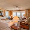 Отель Beach Barracks by Oak Island Accommodations, фото 6