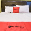 Отель RedDoorz near Surabaya Town Square, фото 9