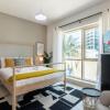 Отель Luton Vacation Homes -Spacious Studio in Royal Oceanic, Dubai Marina, фото 3