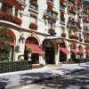 Отель Plaza Athenee в Париже