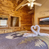 Отель Er20 - Eagles Roost Great Location! - Close To Town! 4 Bedroom Cabin by RedAwning, фото 6