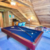 Отель New Song Appalachian Chink Style Cabin features Foosball and Air Hockey Table by RedAwning, фото 19