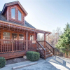 Отель Another Day Inn Bearadise 2 Bedroom Home with Hot Tub, фото 1