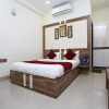 Отель Queen by OYO Rooms, фото 2