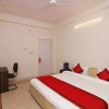 Отель OYO 11452 Golden Castle Lodge, фото 5
