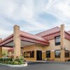 Отель Quality Inn & Suites Hotel Muncie, фото 1
