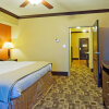Отель Holiday Inn Express & Suites Columbia-Fort Jackson, an IHG Hotel, фото 3