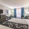 Отель La Quinta Inn & Suites by Wyndham Kansas City Airport, фото 6