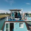 Отель Tranquil Marina Azzurra Resort House Boat 2 Bedroom Sleeps 6, фото 16