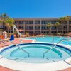 Отель La Quinta Inn & Suites by Wyndham Ft. Myers-Sanibel Gateway, фото 14