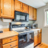 Отель West Dover Townhome: Hot Tub, 2 Mi to Mount Snow!, фото 6