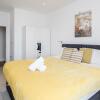 Отель 2 Bedroom Top Floor Grosvenor's Luxury Apartment - 5 mins Walk to the Station, Free WiFi, фото 24