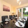 Отель Sweetbriar - Stylish 4-Bed close to NEC, Airport, JLR, Solihull, фото 11