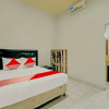 Отель OYO 90155 Landuh Merta Residence, фото 5