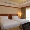 Отель Holiday Inn Suites Kuwait Salmiya, фото 15
