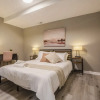 Отель Newly renovated 4BR CozySuites, фото 3