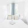 Отель Charming 3-bed Apartment in Romford, фото 2