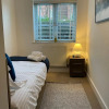 Отель Modern 2 Bed Apt in Egham High Street, with private parking and Wifi, фото 4