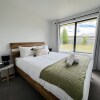 Отель Leisure Holiday Home Lake Hayes Easte Queenstown, фото 4