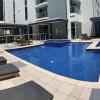 Отель Spacious 3 Bed City Apt with Car Park, Pool & Gym, фото 6