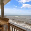 Отель Marisol - Pet Friendly And Gulf Front! Enjoy The Large Deck With Amazing Views! 3 Bedroom Home by Re, фото 21