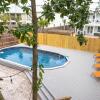 Отель Zula Beach Vacation Home, Sleeps 16, Private Heated Pool, 4min Walk To The Beach, Pets Welcome, Fenc, фото 1