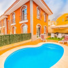 Отель LUXURY HOLIDAY VILLA Heated Pool, фото 16