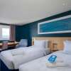 Отель Travelodge Leatherhead, фото 2