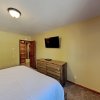 Отель Slopeside Deluxe 2 Bedroom Condo with Free Parking, Spa, Free Gondola (Sierra Megeve 25) by RedAwnin в Маммот-Лейкс