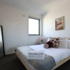 Отель Extra Large 2 Bedroom Apartment in Melbournes Southbank, фото 1