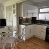 Отель Gone To The Beach Flat 1, фото 2
