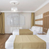 Отель La Pazza Suites Hotel, фото 42