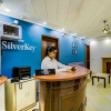 Отель OYO 20036 SilverKey Akash Neem Marg, фото 12