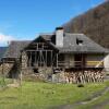 Отель Mountain House with Beautiful Views and Real Fires в Леже