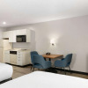 Отель Days Inn & Suites by Wyndham Green Bay WI., фото 2