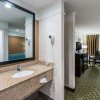 Отель Quality Inn & Suites SeaWorld North, фото 13