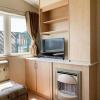 Отель Beautiful 3-bedroom Caravan at Mersea Island, фото 4