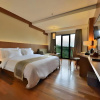 Отель Oak Tree Emerald Hotel & Conventions Semarang, фото 5