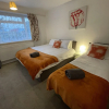Отель Immaculate 3-bed House in Luton, фото 8