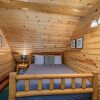 Отель Soaring Pines Lodge 1 Bedroom Home by NW Comfy Cabins by RedAwning, фото 20