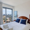 Отель Beach Front Stylish Hugh 2DBR, фото 12