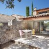 Отель Neat Holiday Home With AC, 3 km. From the Center of Gordes, фото 15