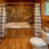 Отель Cozy ‘Grey Fox’ Cabin Between Boone & Blowing Rock, фото 10