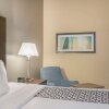 Отель La Quinta Inn & Suites by Wyndham Houston Energy Corridor, фото 27