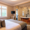 Отель The Victoria - Central Luxury Home With Hot Tub, фото 4