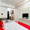 Отель OYO Flagship 90087 Apartment Menara Rungkut 2, фото 6