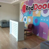 Отель RedDoorz near Exit Toll Sirkuit Sentul, фото 9