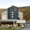 Отель Delta Hotels by Marriott Mont Sainte-Anne, Resort & Convention Center в Бопре