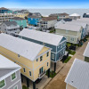 Отель Second-row Home Just Across The Street From The Beach Access, Community Pool 5 Bedroom Home by RedAw, фото 18