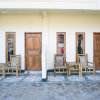 Отель RedDoorz Plus near Kuta Beach Lombok, фото 37